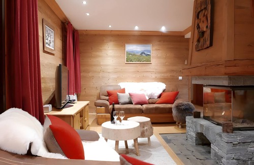 Les Varcins Ski Chalet | Chalet 'La Licorne' with Balcony and Wi-Fi