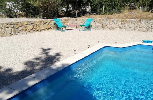Mons House | Chalet La Savana Gîte piscine privée et animaux de la ferme !