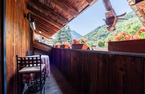 Sainte-Foy-Tarentaise Ski Chalet | Chalet 'Le Courti' with Mountain View, Private Terrace and Wi-Fi