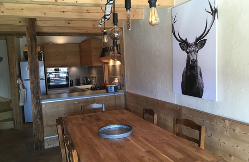 Villard-sur-Doron Ski Chalet | Chalet LES Lanches - Calme Assuré !