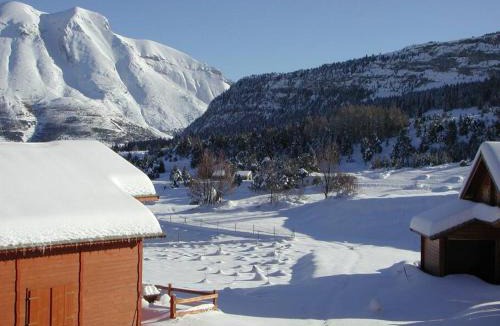 Saint-Etienne-en-Devoluy Ski Chalet | CHALET LUXE, 8-10 Pers, Parking, Sauna, Wifi, Netflix, Recommandé par locataires