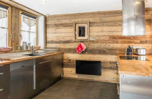 Bonneval-sur-Arc Ski Chalet | CHALET LUXE ET CHARME, 4* BELLA ALPINA, 12P, 150m2, 200 years old