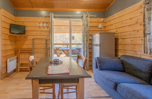 Roquefeuil Ski Chalet | Chalet 'Montana 3- 4pers' with Private Pool and Wi-Fi