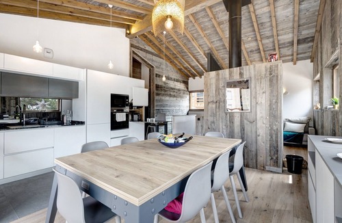 Font-Romeu-Odeillo-Via Ski Chalet | Chalet 'Nid Des Écureuils' with Mountain View, Private Terrace and Wi-Fi