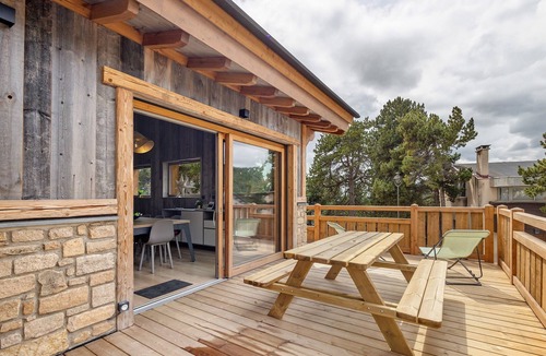 Font-Romeu-Odeillo-Via Ski Chalet | Chalet 'Nid Des Écureuils' with Mountain View, Private Terrace and Wi-Fi