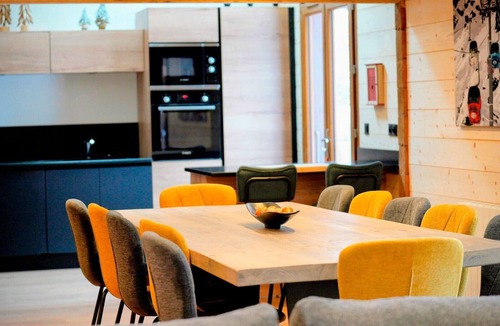 Mont-de-Lans Ski Chalet | Chalet 'Valentine' with Mountain View, Private Terrace and Wi-Fi