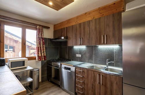 Montchavin Ski Chalet | Chalet Versoye self-catered chalet, ensuite beds, spa, boot warmer. Sleeps 12.