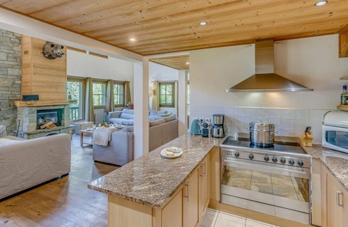 Les Brevieres Ski Chalet | Chalet, view ski slopes, sauna, terrace, balcony, fireplace or stove, tv, ski locker, 170m², Tignes