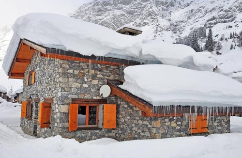 Champagny-en-Vanoise Ski Chalet | Chalet, wifi, terrace, fireplace or stove, parking, 130m², Champagny-en-Vanoise