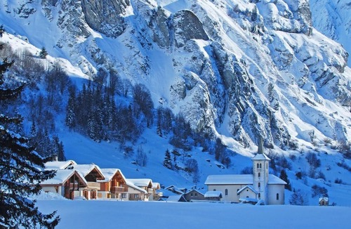 Champagny-en-Vanoise Ski Chalet | Chalet, wifi, terrace, fireplace or stove, parking, 130m², Champagny-en-Vanoise