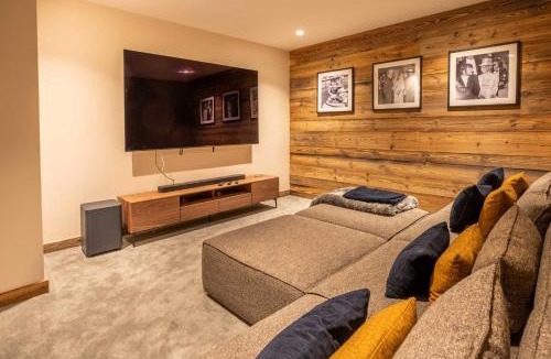 Meribel Ski Chalet | Chalet Yolo with Pool and Spa