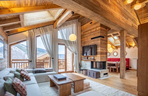 Meribel Ski Chalet | Chalet Yolo with swimming pool, sauna, hot-tub, hammam and cinema room
