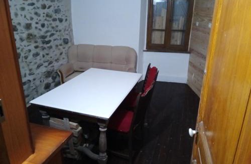 Saint-Laurent-de-Neste House | Chambre à petit budget pour personne simple