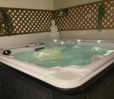 Saint-Rome-de-Tarn Bed & Breakfast | Chambre au calme avec spa privatif gratuit sud aveyron les palmiers des causses