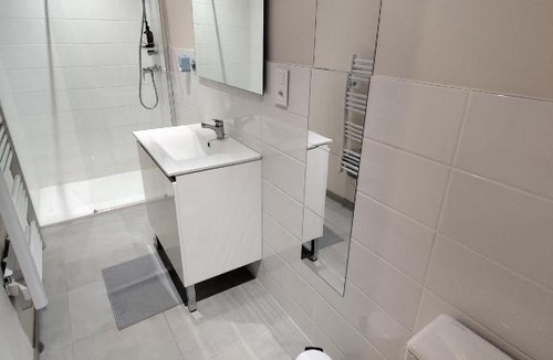 Montelimar House | chambre avec salle de bain privée