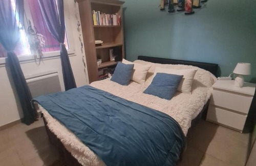 Gargas House | Chambre bleu avec piscine