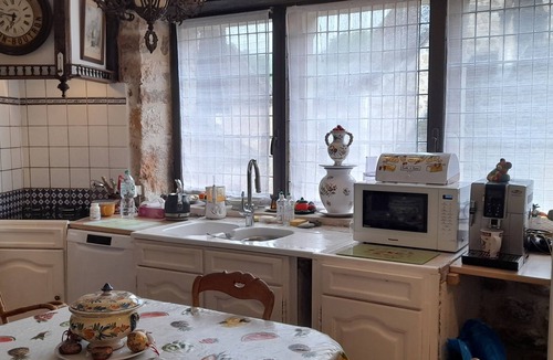 Carennac Bed & Breakfast | chambre et son patio au jardin pour 18 m 2- cuisine+ SdB, dans la maison -