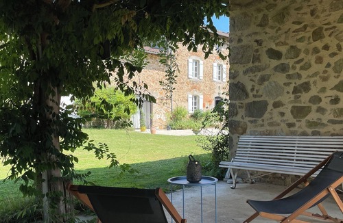 Saint-Laurent-sur-Gorre Bed & Breakfast | Chambre Avec Piscine et Parc Arboré
