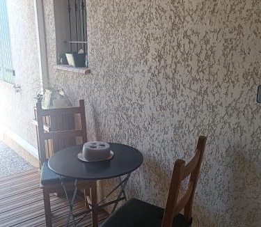 Rocbaron House | Chambre indépendante avec kitchenette extérieure