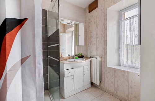 Monclar-de-Quercy Bed & Breakfast | Chambre Jardin – 12m², accessible guest room for 2 in Monclar-de-Quercy