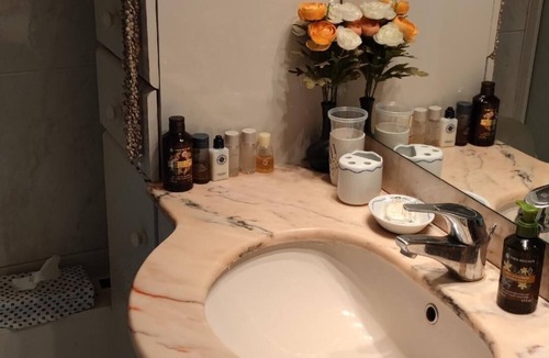 Quartier de la Chapelle Bed & Breakfast | chambre(s) d'hôtes Paris, quiet comfort. near metro, parking, terrace, wi fi