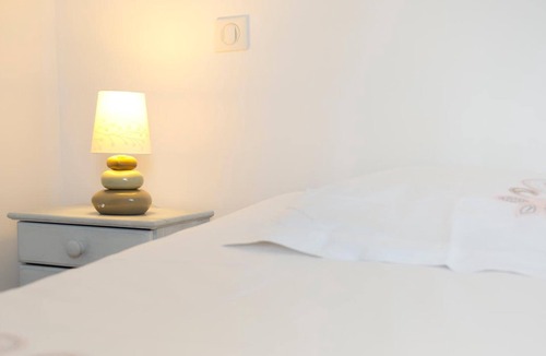 Buzeins Bed & Breakfast | Chambres d'hôtes - Entre Dolmens et Fontaines