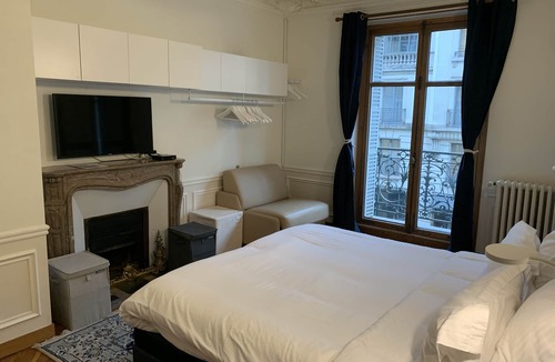 8th Arrondissement Apartment | Champs Elysees Matignon St Honore 3 Bedrooms suite 5 ROOMS Air Cond 1700 SqFeet