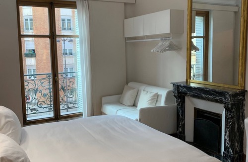 8th Arrondissement Apartment | Champs Elysees Matignon St Honore 3 Bedrooms suite 5 ROOMS Air Cond 1700 SqFeet