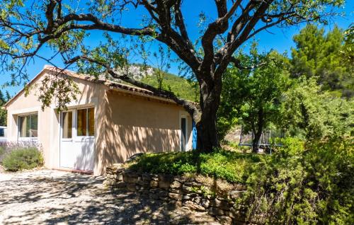 Saint-Hippolyte-le-Graveyron House | Charmante maison avec piscine à Saint-Hippolyte-le-Graveyron 46 m² !
