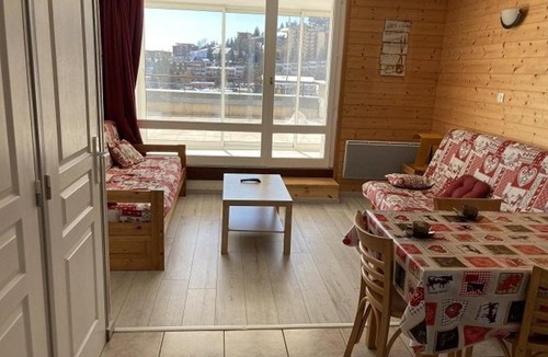 Orcieres-Merlette Apartment | Charmant 2 pièces cabine avec véranda, terrasse exposée sud, proche des pistes et commerces, WiFi inclus - FR-1-262-76