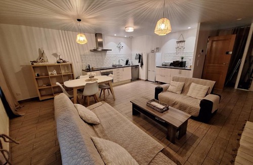 Le Chateau Apartment | Charmant Appartement paisible à 5 mn en voiture de la plage