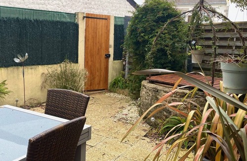 Saint-Meloir-des-Ondes House | Charmante Petite Maison Avec Jardinet