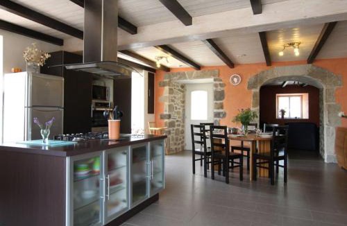 Saint-Just-pres-Brioude House | Charmant gîte rénové, 3 chambres, cheminée, terrasse et jardin, proche Brioude et sites touristiques. - FR-1-582-231