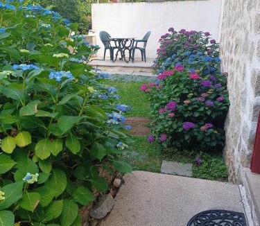 Beaumont-du-Lac Apartment | Charmant logement au bord du lac