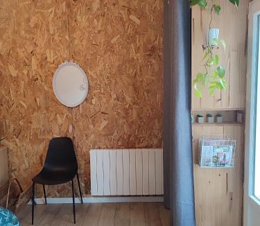 Salles House | Charmant Studio avec Parking dans quartier calme