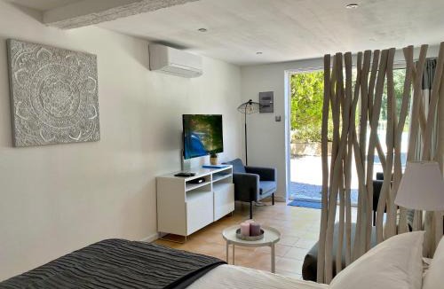 Sillans-la Cascade Apartment | Charmant Studio avec Piscine Privative sur 1500m2 de Terrain Proche Cascade de Sillans VAR Verdon