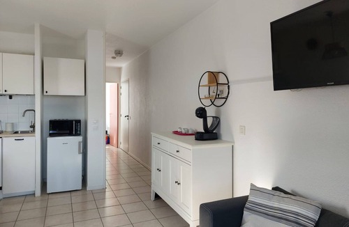 Behobie Apartment | Charming 1-Bedroom Apartment with Pool, 2 mins from Beach