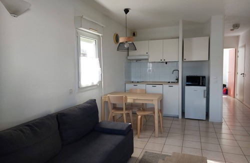 Behobie Apartment | Charming 1-Bedroom Apartment with Pool, 2 mins from Beach