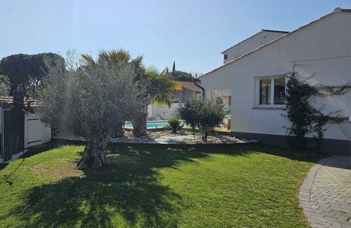 Fabregues House | Charming 160-square-meter villa with a pool and garden—10 minutes from the beach
