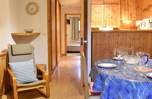 Meribel Apartment | Charming 2-BR Apartment for 6 with South-Facing Balcony, Near Slopes and Shops in Méribel