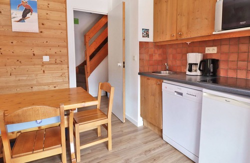 Meribel-Mottaret Apartment | Charming 2* Ski-In Duplex, 6 Pers, South Balcony