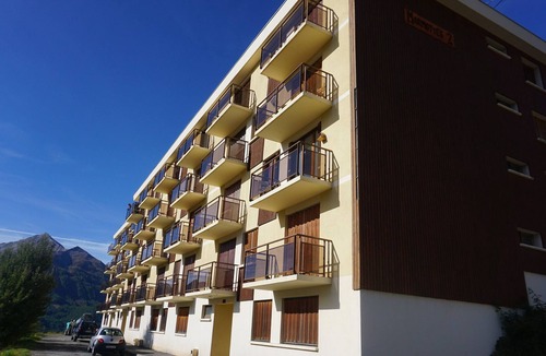 Orcieres-Merlette Apartment | Charming 3-room, pets allowed, 700m from slopes, 6 people, bedding included in winter