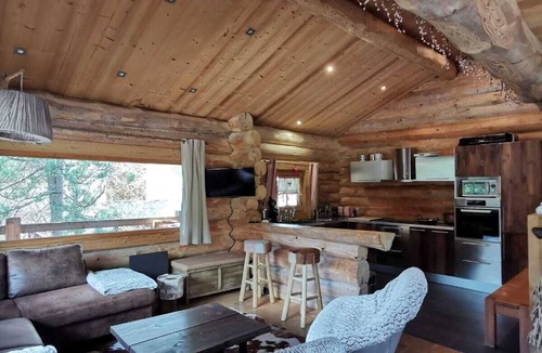 Formigueres Cabin | Charming 4 room wooden-log cabin in Formiguères for skiing and hiking