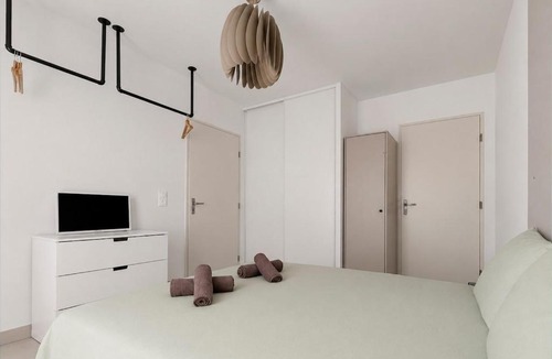 Lemasson Apartment | Charming air-conditioned one-bedroom apartment with balcony and parking