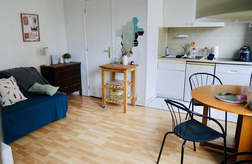 Pantin Apartment | Charming and bright studio, métro on the corner