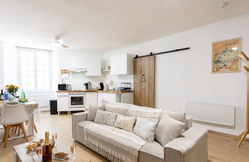 Martel Apartment | Charming apartment, 4 people, medieval village Martel, Pets allowed, Free WiFi