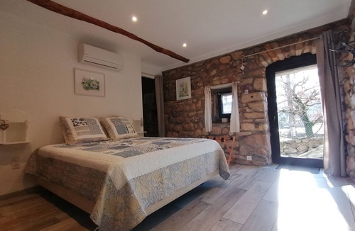 Saint-Paul-le-Jeune Bed & Breakfast | Charming bed and breakfast in an authentic Ardèche farmhouse.