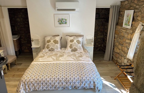 Saint-Paul-le-Jeune Bed & Breakfast | Charming bed and breakfast in an authentic Ardèche farmhouse.