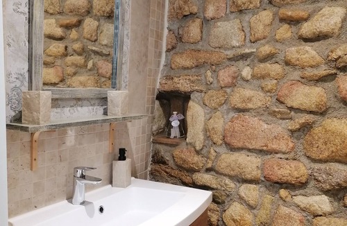 Saint-Paul-le-Jeune Bed & Breakfast | Charming bed and breakfast in an authentic Ardèche farmhouse.