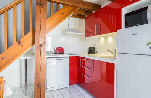Biscarrosse Plage House | Charming Beachside House with Pool and Parking Near Surf and Amenities